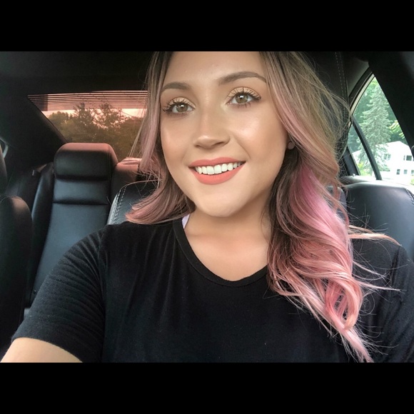 Meet your Posher, Meghan - Picture 2 of 3